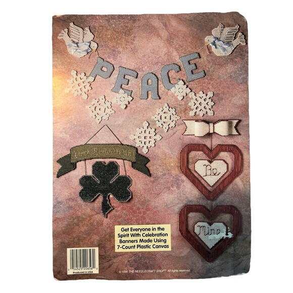 NEW SEASONS GREETINGS EASTER HALLOWEEN CHRISTMAS PLASTIC CANVAS PATTERN BOOK - Picture 2 of 2